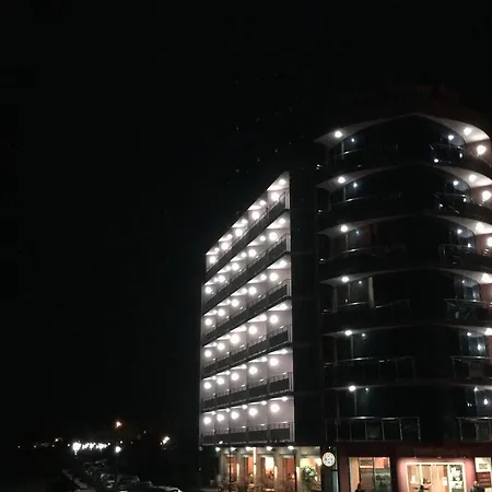 Sunny Bay بوموري