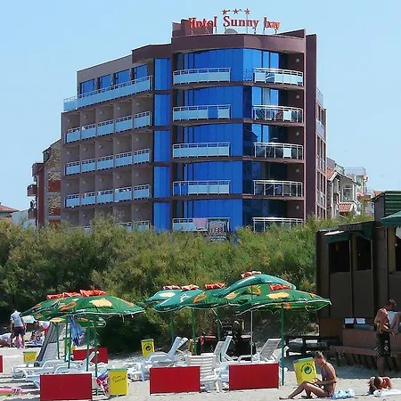 فندق Sunny Bay بوموري